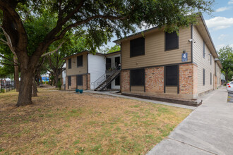 Peach Creek Apartments in San Antonio, TX - Building Photo - Building Photo