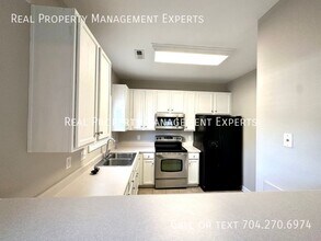 12347 Walden Lea Dr in Huntersville, NC - Foto de edificio - Building Photo