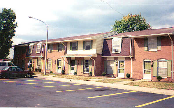 Trailbridge Townhomes in Middletown, OH - Building Photo - Building Photo