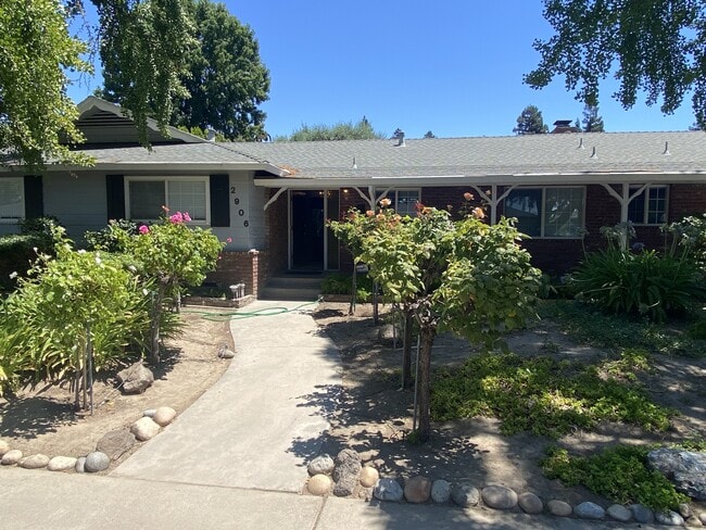 property at 2906 Warwick Ln