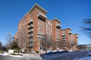 Elan East Market Condominiums in Fairfax, VA - Building Photo