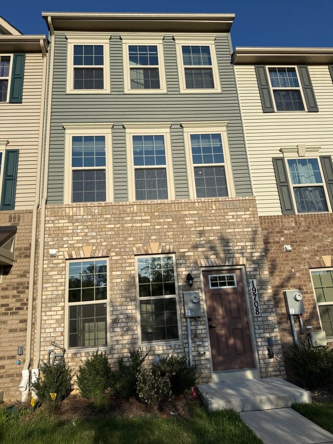 property at 19708 Preservation Mews