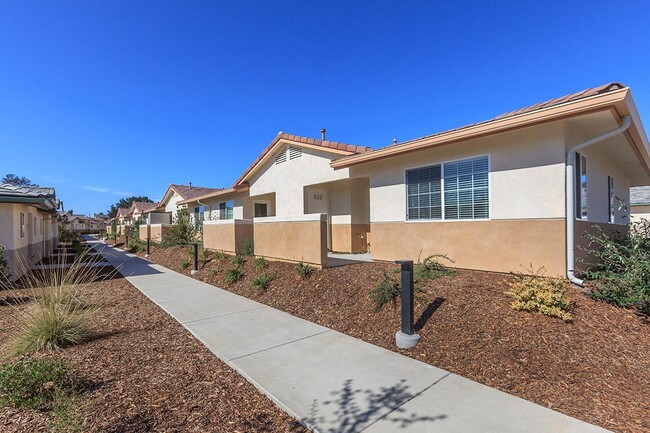 Heritage II Senior Apartments in Lompoc, CA - Foto de edificio - Building Photo