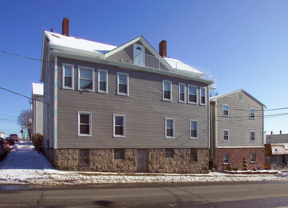 825 Cherry St in Fall River, MA - Building Photo