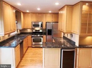 7109 Captains Cove Ct in Alexandria, VA - Building Photo - Building Photo