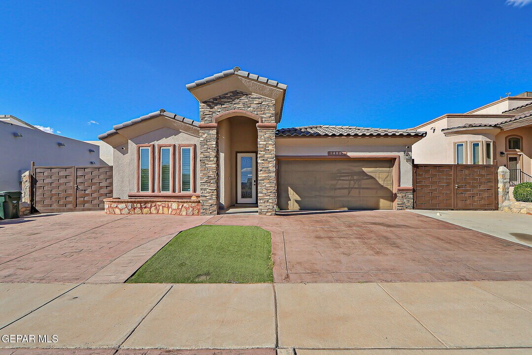 14805 Holly Springs in El Paso, TX - Building Photo