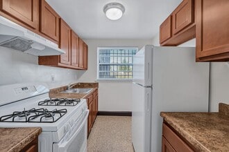 Brookland Manor in Washington, DC - Foto de edificio - Building Photo