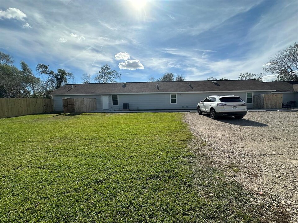 7307 Avenue O in Santa Fe, TX - Building Photo