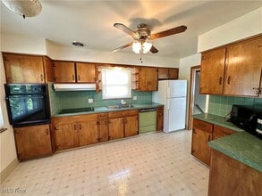 114 Greencrest Terrace in Akron, OH - Building Photo - Building Photo