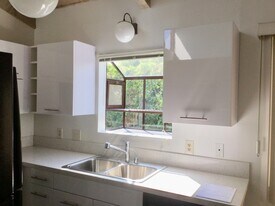 2493 1/2 S Barrington Ave, Unit 2493 1/2 in Los Angeles, CA - Building Photo