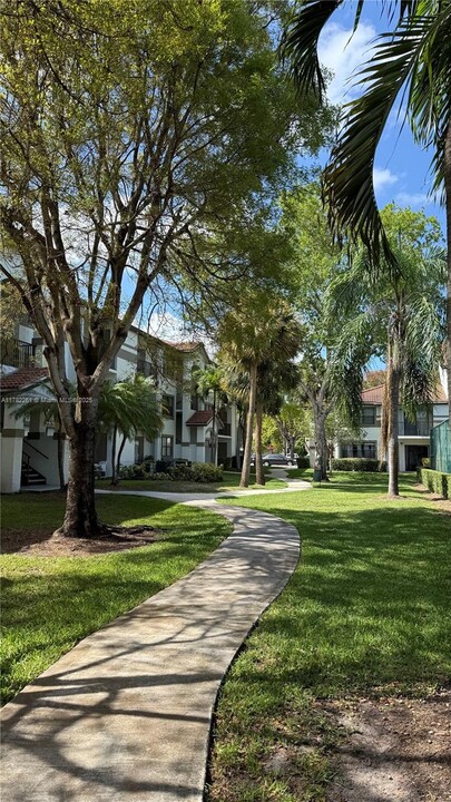 640 S Park Rd in Hollywood, FL - Foto de edificio