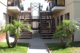 14500-14508 Orange Ave in Paramount, CA - Foto de edificio - Building Photo