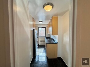 Fourth Avenue, Unit 11B in New York, NY - Building Photo - Building Photo