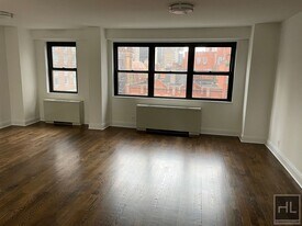 E 88th St in New York, NY - Building Photo