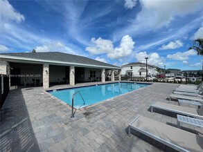794 SE 18th St in Florida City, FL - Foto de edificio - Building Photo