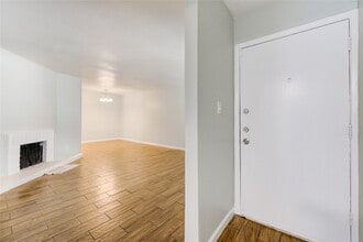 6200 W Tidwell Rd in Houston, TX - Building Photo - Building Photo