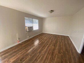 4424 57th Ave N in St. Petersburg, FL - Foto de edificio - Building Photo