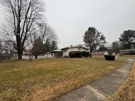 4700 Three Oaks Rd in Pikesville, MD - Building Photo