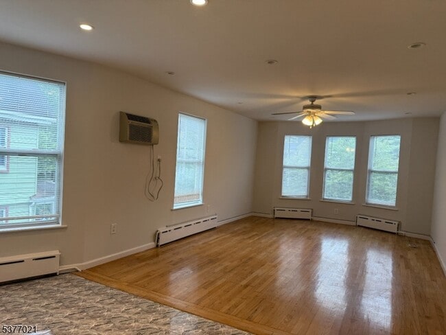 43 S Willow St in Montclair, NJ - Building Photo - Building Photo