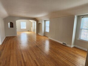 3950 N Downer Ave in Shorewood, WI - Foto de edificio - Building Photo