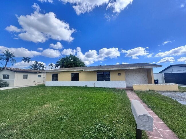property at 2715 SW 119th Ct