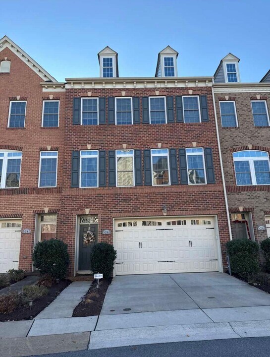 5243 Stream Bank Ln in Greenbelt, MD - Building Photo