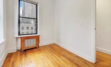 301 E 53rd St in New York, NY - Foto de edificio - Building Photo