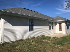 124 Carter Ct in Clever, MO - Building Photo - Building Photo