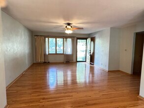 512 Elm St in Hampshire, IL - Building Photo - Building Photo