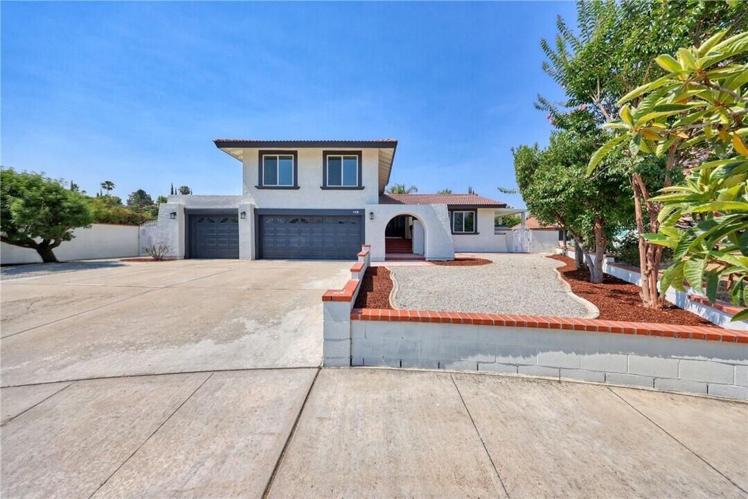 116 Cascade Ct in Redlands, CA - Building Photo