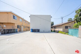 241 W 84th St in Los Angeles, CA - Building Photo - Building Photo