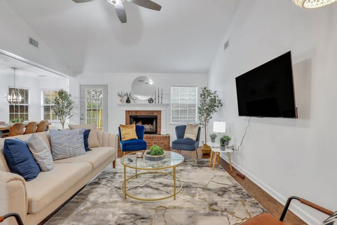 286 Teal Lake Dr in Richmond Hill, GA - Building Photo