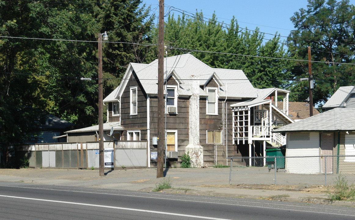 705 E Lincoln Ave in Yakima, WA - Building Photo