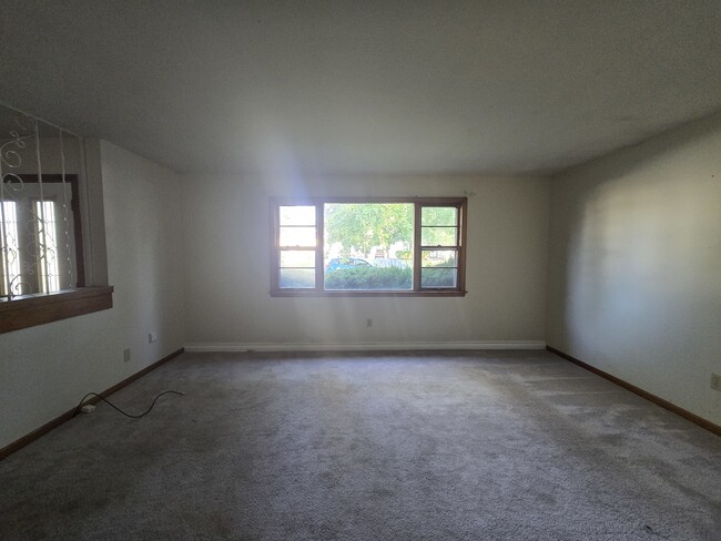608 Deerpath Dr in Lindenhurst, IL - Building Photo - Building Photo