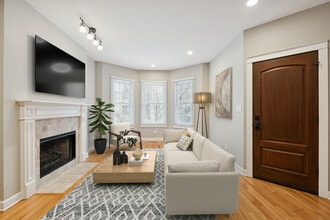 2742 N Bosworth Ave in Chicago, IL - Building Photo - Building Photo