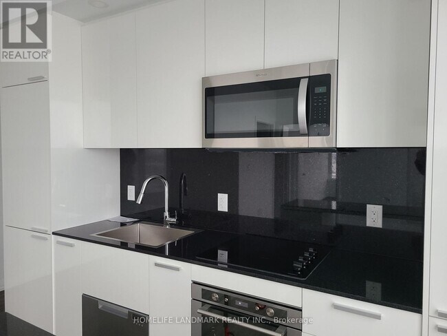 75 Canterbury Pl in Toronto, ON - Building Photo - Building Photo
