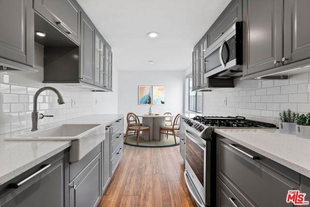 property at 17114 Palisades Cir
