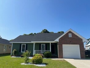 3821 Constance Rd in Hope Mills, NC - Building Photo - Building Photo