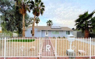 1932 Hassett Ave in Las Vegas, NV - Building Photo