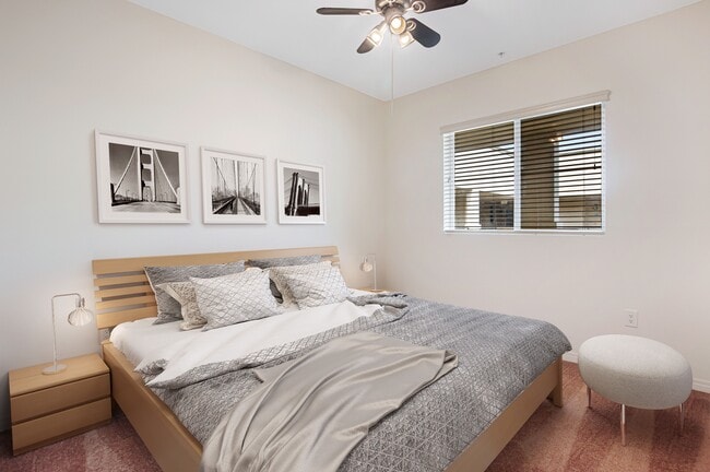 6020 Seabluff Dr, Unit 423 in Los Angeles, CA - Building Photo - Building Photo