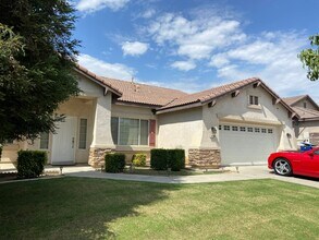 11100 Cypress Falls Ave in Bakersfield, CA - Foto de edificio - Building Photo