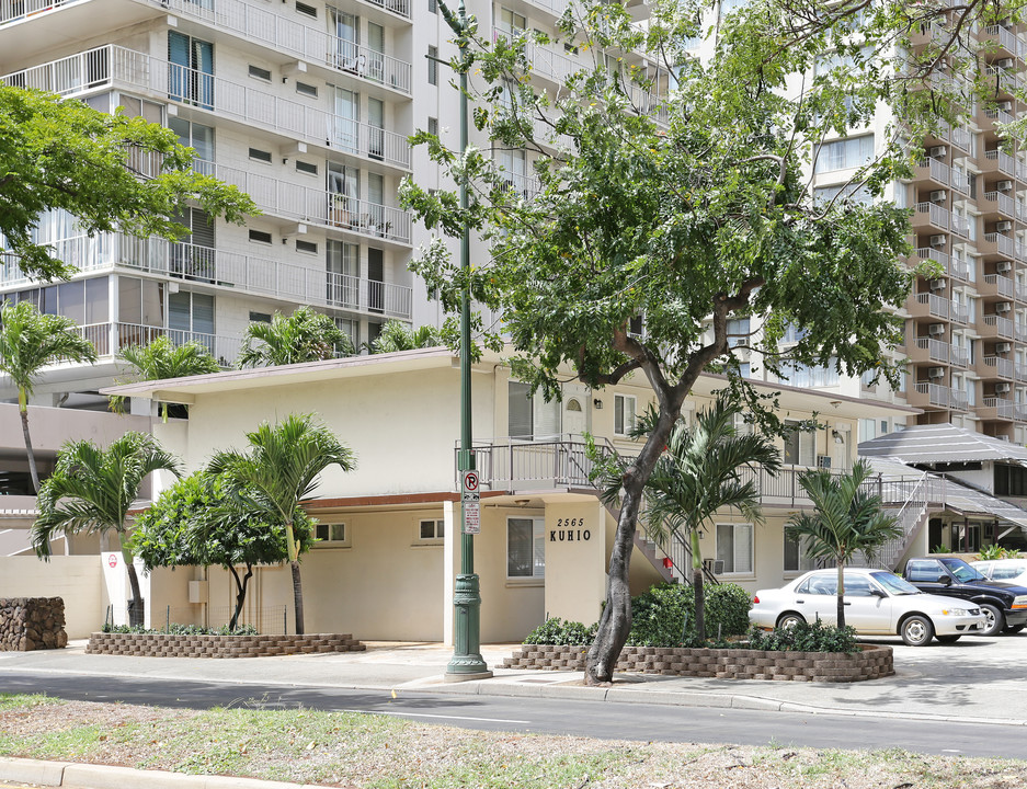 2569 Kuhio Ave in Honolulu, HI - Building Photo