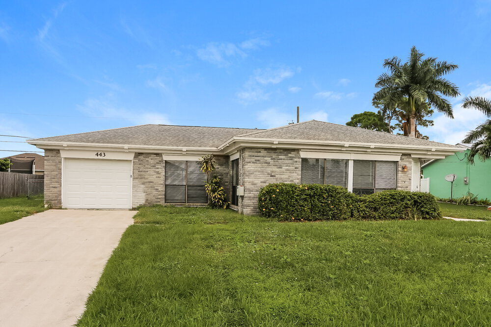 443 SW Lakehurst Dr in Port St. Lucie, FL - Building Photo