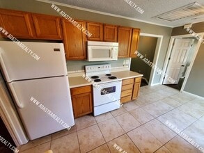 11121 E 56th Terrace in Raytown, MO - Building Photo - Building Photo