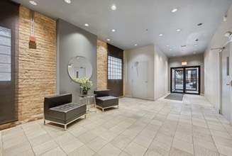 843 W Adams St, Unit 407 in Chicago, IL - Foto de edificio - Building Photo