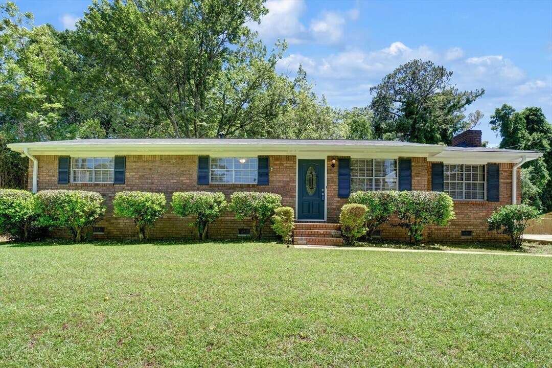 606 Evergreen Dr in Woodstock, GA - Building Photo