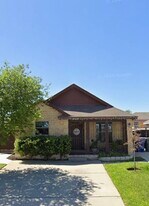4115 Alemany St in Laredo, TX - Building Photo