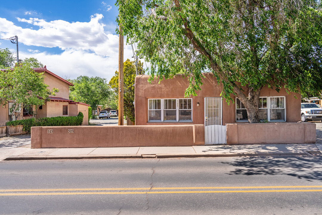 523 Agua Fria St in Santa Fe, NM - Foto de edificio