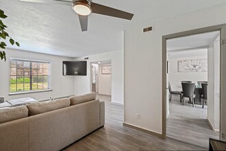 1819 E Grauwyler Rd in Irving, TX - Foto de edificio - Building Photo