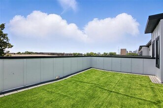 1425 N Garrett Ave in Dallas, TX - Building Photo - Building Photo